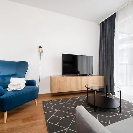 Manufaktura Deluxe By Bookinghost *