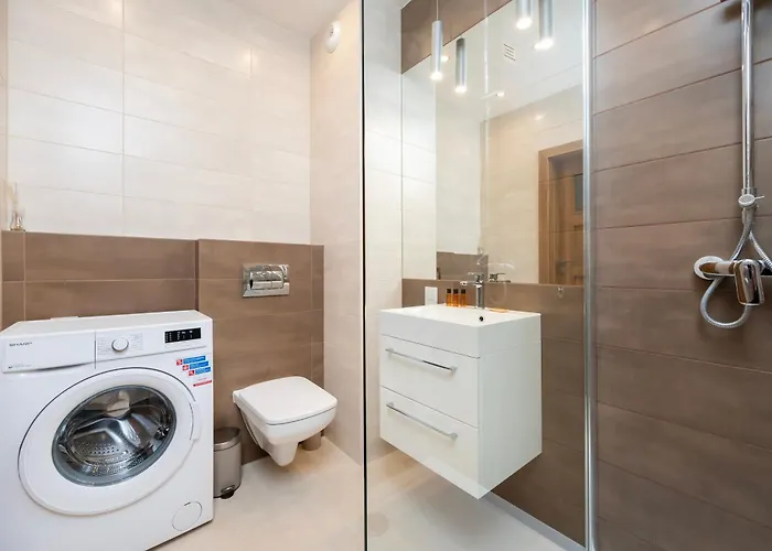 Manufaktura Deluxe By Bookinghost * وودج