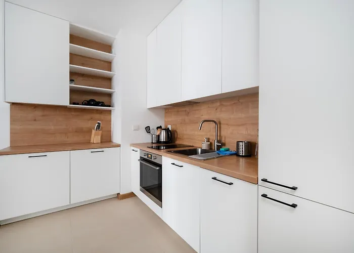 Manufaktura Deluxe By Bookinghost وودج