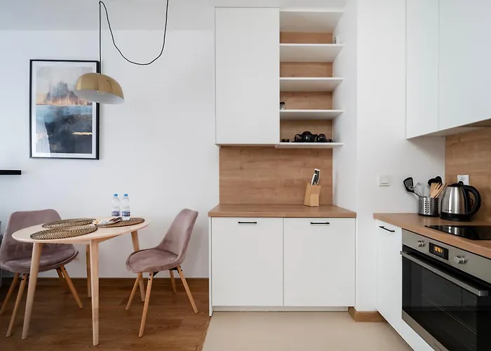 Manufaktura Deluxe By Bookinghost * وودج