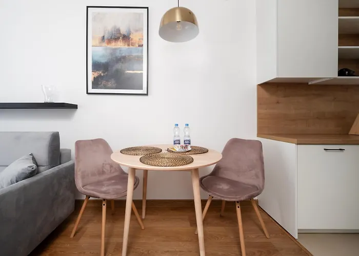 Manufaktura Deluxe By Bookinghost *