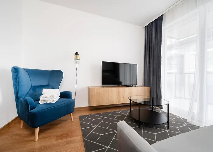 Manufaktura Deluxe By Bookinghost *